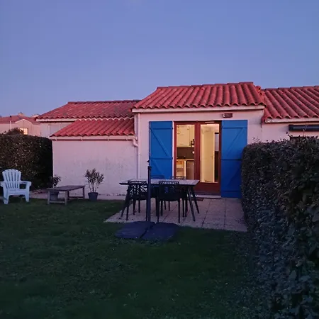 Loralistudios, Maison En Bord De 別荘