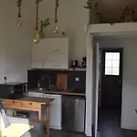 別荘 Loralistudios, Maison En Bord De