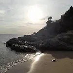 Loralistudios, Maison En Bord De