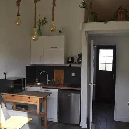 別荘 Loralistudios, Maison En Bord De