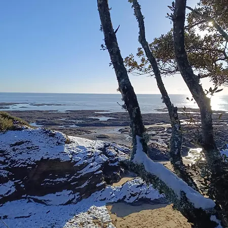 Hébergement de vacances Loralistudios, Maison En Bord De