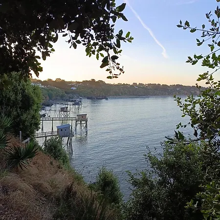 בית נופש Loralistudios, Maison En Bord De *