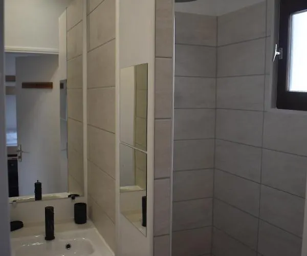 בית נופש Loralistudios, Maison En Bord De פורניק