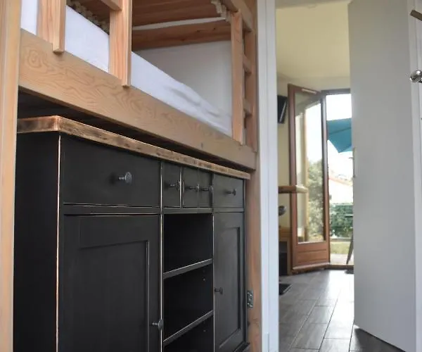 Loralistudios, Maison En Bord De *