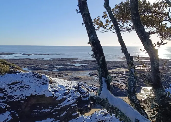 בית נופש Loralistudios, Maison En Bord De